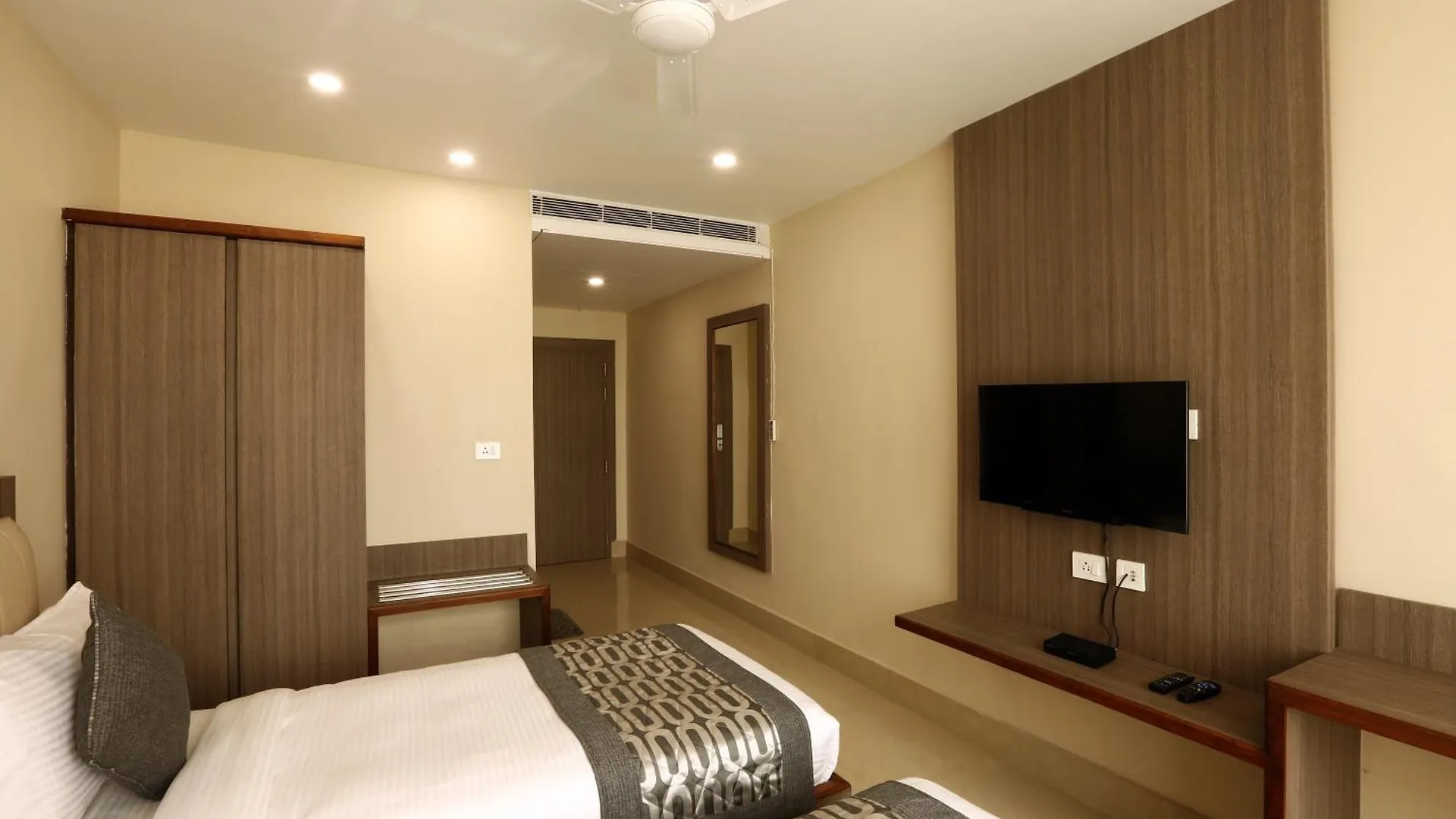 Hotel Silky Igi Airport Delhi Нью-Дели