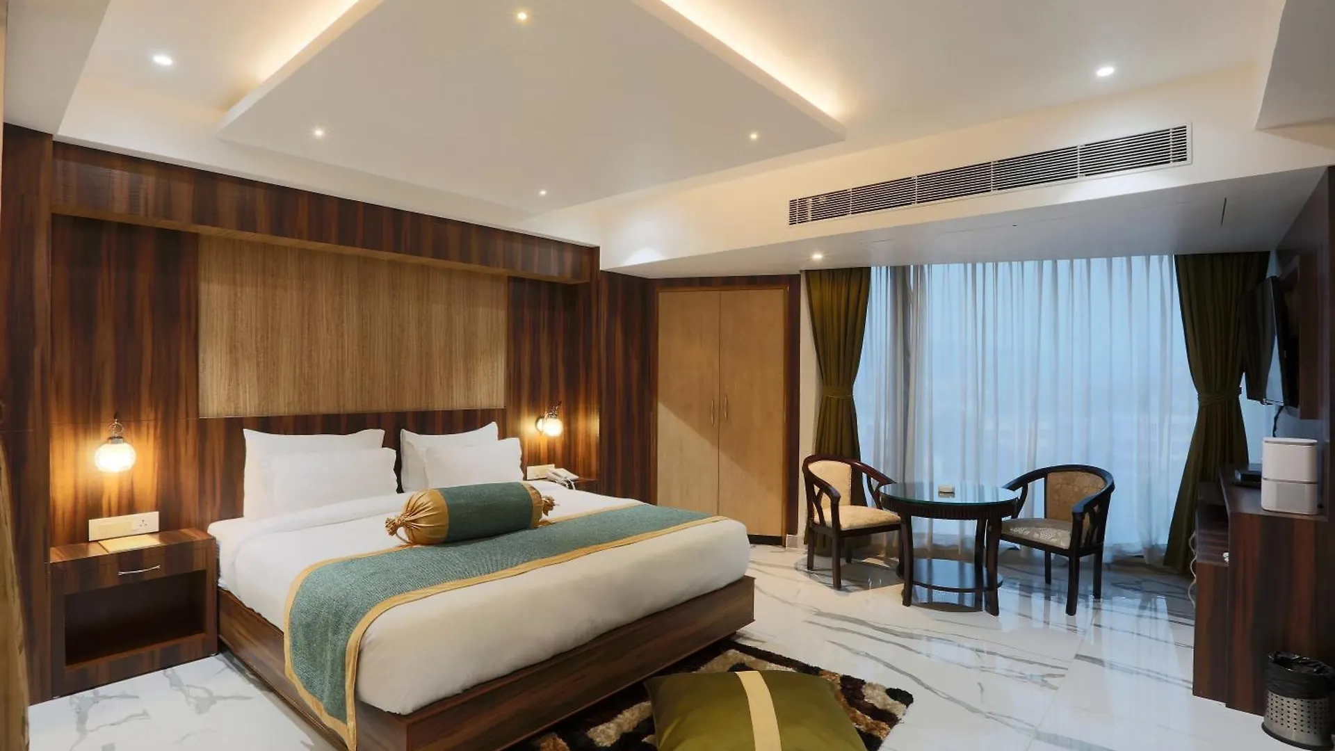Hotel Silky Igi Airport Delhi Нью-Дели 4*,  Индия