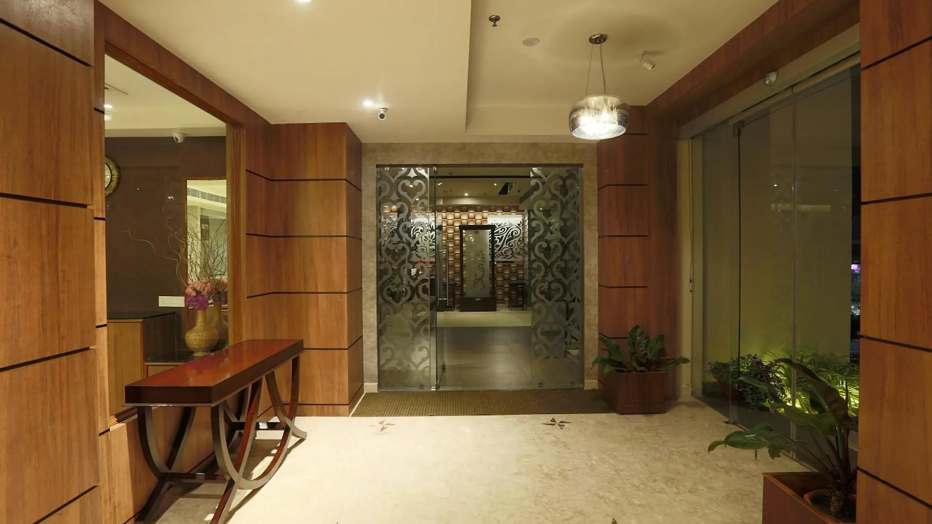 Hotel Silky Igi Airport Delhi New Delhi 4*,
