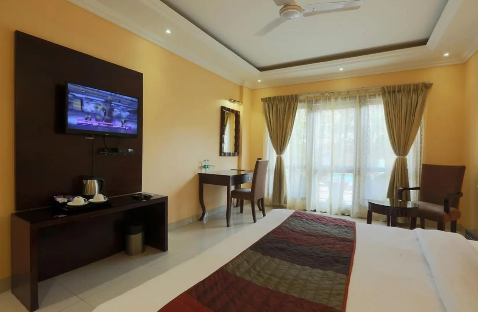 Hotel Silky Igi Airport Delhi New Delhi 4*,